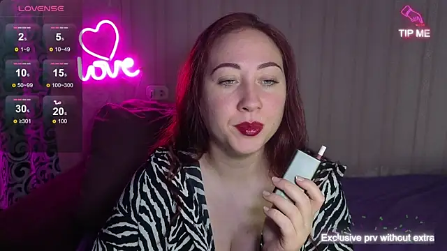 KellyCrystall online show from September 24, 2025, 6:06 am