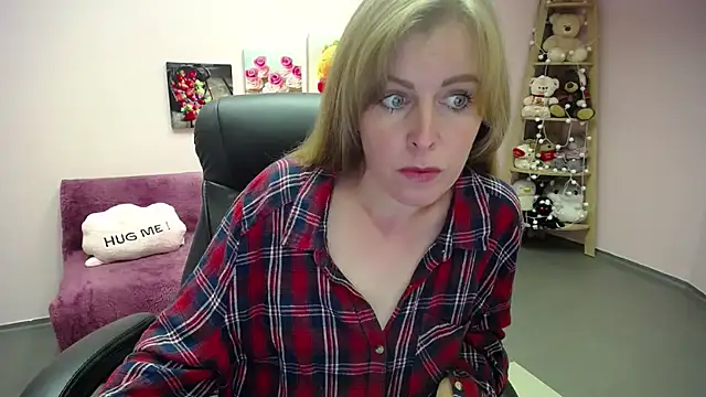 Hot Milady online show from September 26, 2025, 7:01 am