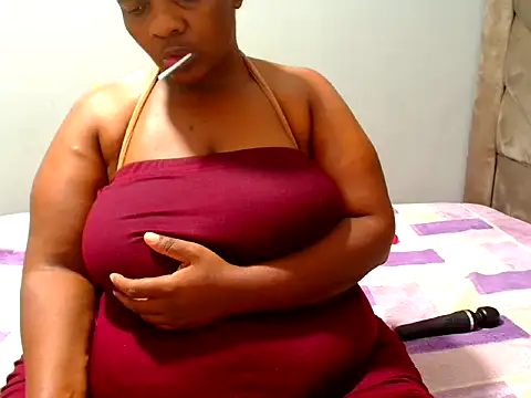 Snapshot of Hips2seyy86 chatting on April 18, 2026, 8:31 pm Hips2seyy86 online show from April 18, 2026, 8:31 pm