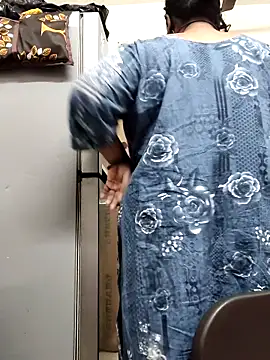 zeepe19 online show from December 21, 2025, 3:35 am