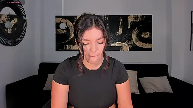 ValeriaRoldanX online show from June 1, 2026, 11:45 am