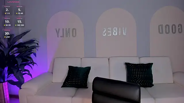 Snapshot of ValeriaRoldanX chatting on July 1, 2026, 12:07 pm ValeriaRoldanX online show from July 1, 2026, 12:07 pm