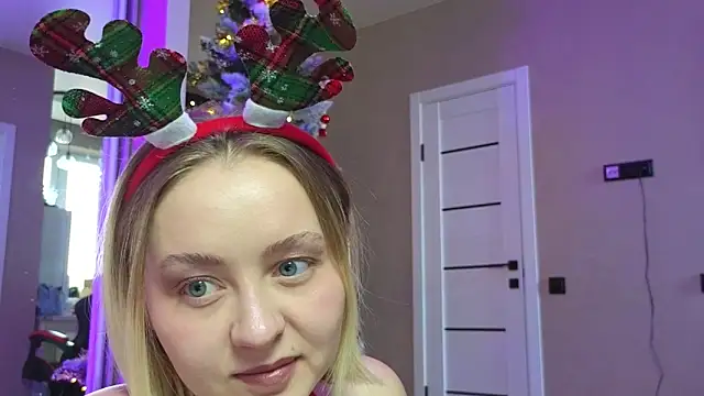 Snapshot of Your_Auggie chatting on December 13, 2024, 8:41 am Your Auggie online show from December 13, 2024, 8:41 am