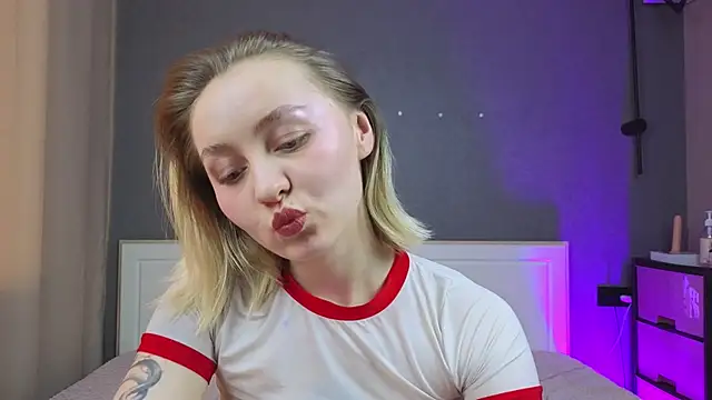 Snapshot of Your_Auggie chatting on February 5, 2025, 12:38 pm Your Auggie online show from February 5, 2025, 12:38 pm