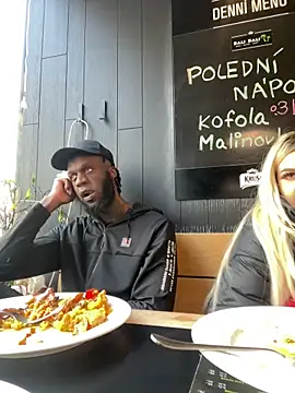 MacTroy online show from April 6, 2026, 2:51 pm