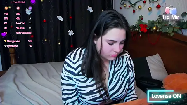 Lillianhot68 online show from January 7, 2025, 2:51 pm