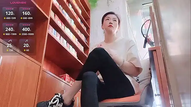 Snapshot of QianF-666 chatting on August 3, 2026, 2:10 am QianF-666 online show from August 3, 2026, 2:10 am