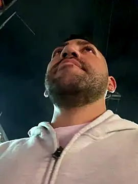 JuanZapata33 online show from December 8, 2024, 1:35 am