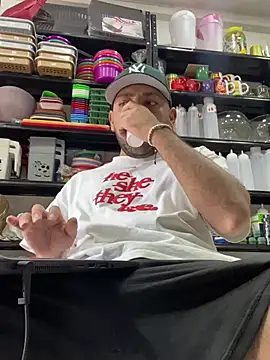 JuanZapata33 online show from January 21, 2025, 6:34 pm