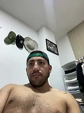 JuanZapata33 online show from January 21, 2025, 9:46 pm