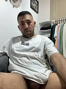 JuanZapata33 online show from February 19, 2025, 8:10 pm