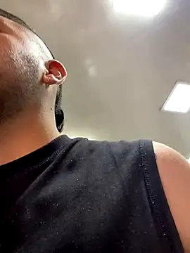 JuanZapata33 online show from September 13, 2025, 9:47 pm