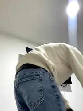 JuanZapata33 online show from December 16, 2025, 2:16 am