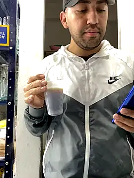 JuanZapata33 online show from December 20, 2025, 8:49 pm