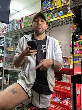 JuanZapata33 online show from April 7, 2026, 8:53 pm