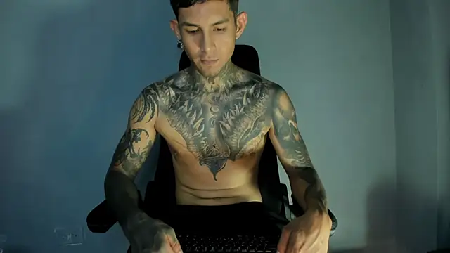 Travistanner 28 online show from April 17, 2026, 10:24 pm