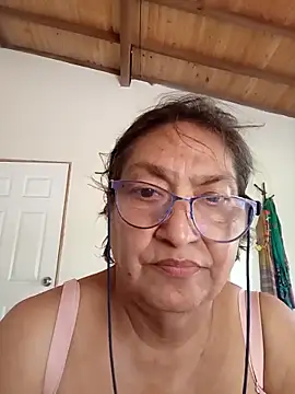 Snapshot of florecita69 chatting on October 24, 2025, 2:35 pm florecita69 online show from October 24, 2025, 2:35 pm