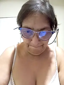 Snapshot of florecita69 chatting on October 25, 2025, 11:43 pm florecita69 online show from October 25, 2025, 11:43 pm