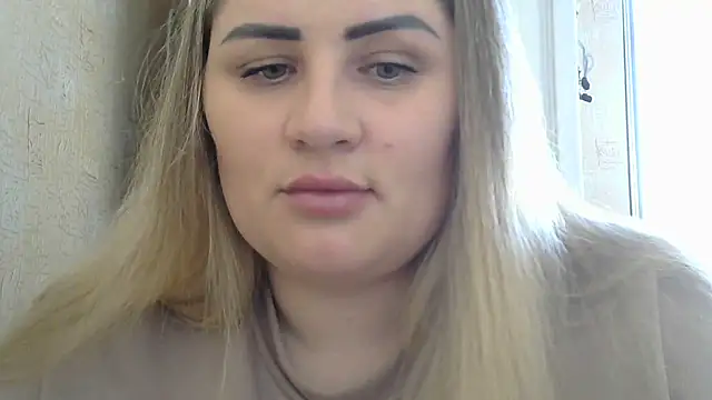 Snapshot of Honeydew-Waves chatting on May 5, 2026, 6:43 am Honeydew-Waves online show from May 5, 2026, 6:43 am