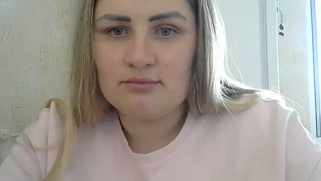 Snapshot of Honeydew-Waves chatting on June 18, 2026, 7:41 am Honeydew-Waves online show from June 18, 2026, 7:41 am