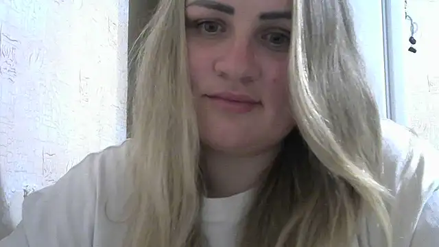 Snapshot of Honeydew-Waves chatting on June 22, 2026, 6:49 pm Honeydew-Waves online show from June 22, 2026, 6:49 pm