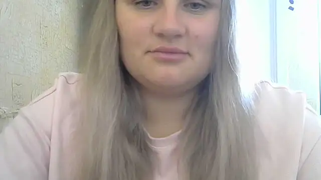 Snapshot of Honeydew-Waves chatting on June 24, 2026, 6:12 am Honeydew-Waves online show from June 24, 2026, 6:12 am