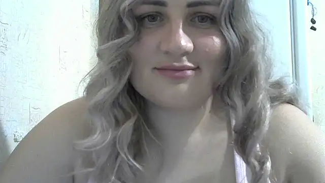 Snapshot of Honeydew-Waves chatting on June 24, 2026, 6:18 pm Honeydew-Waves online show from June 24, 2026, 6:18 pm