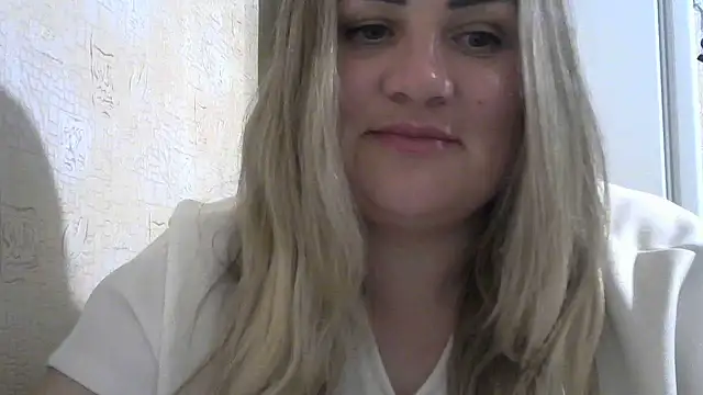 Snapshot of Honeydew-Waves chatting on July 6, 2026, 6:32 pm Honeydew-Waves online show from July 6, 2026, 6:32 pm