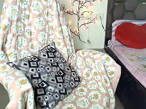CUTE princess 143 online show from May 13, 2026, 12:57 pm