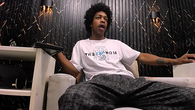 LarryCollin online show from September 20, 2025, 4:02 am