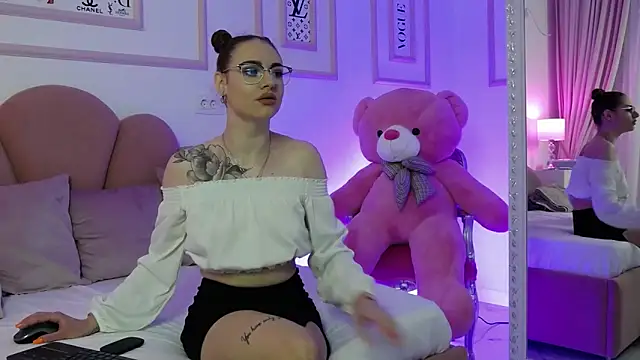 Abby  White online show from January 28, 2025, 5:03 pm
