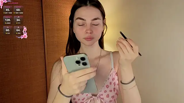 Snapshot of MaryJacksoon chatting on October 27, 2025, 8:18 am MaryJacksoon online show from October 27, 2025, 8:18 am