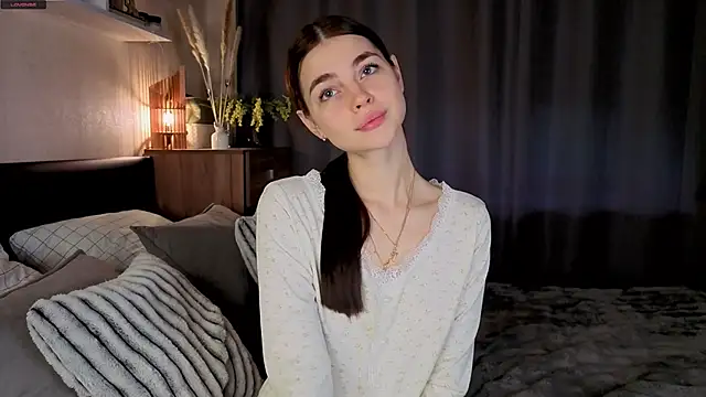 MaryJacksoon online show from November 14, 2025, 7:51 am