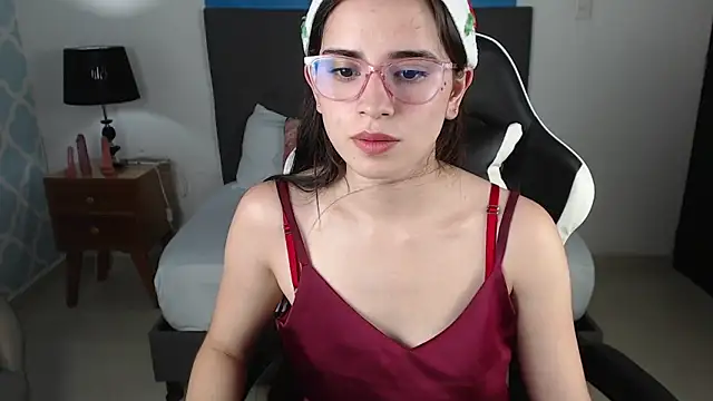 Snapshot of angelica_dymond chatting on December 24, 2024, 12:00 pm angelica dymond online show from December 24, 2024, 12:00 pm