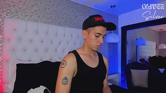 OliverSilverr online show from December 8, 2024, 9:19 pm