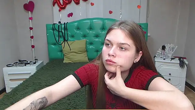 Snapshot of LaraPika chatting on March 18, 2025, 3:21 pm LaraPika online show from March 18, 2025, 3:21 pm