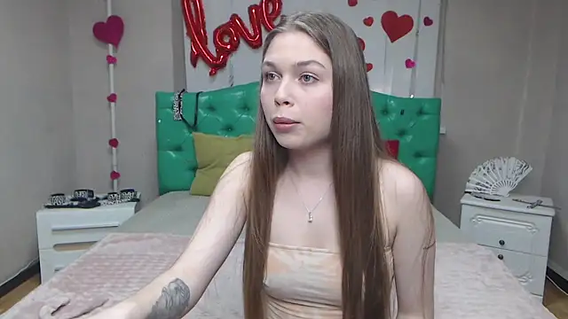 LaraPika online show from April 3, 2026, 5:49 am