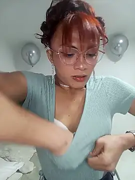 Snapshot of giuliana_andrade chatting on March 8, 2025, 2:30 pm giuliana andrade online show from March 8, 2025, 2:30 pm