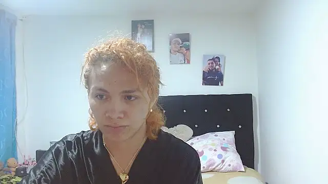 Snapshot of giuliana_andrade chatting on October 15, 2025, 12:44 am giuliana andrade online show from October 15, 2025, 12:44 am