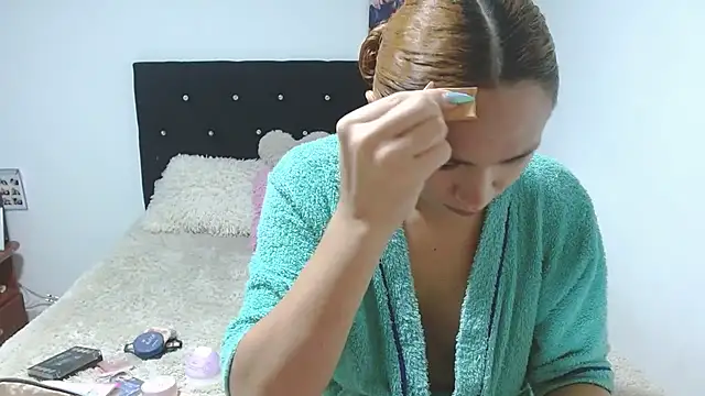 Snapshot of giuliana_andrade chatting on October 31, 2025, 11:50 pm giuliana andrade online show from October 31, 2025, 11:50 pm