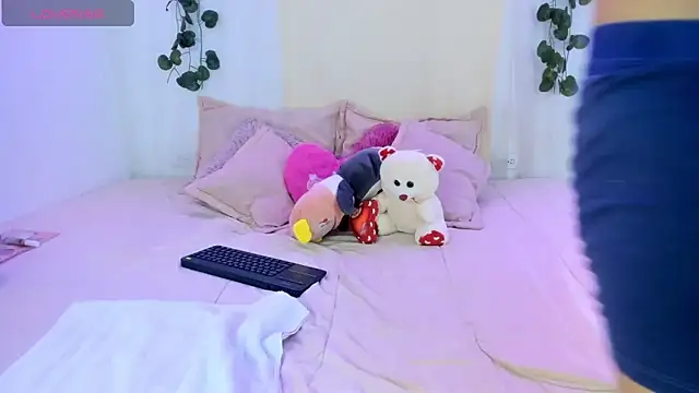 catalina and roger online show from October 10, 2025, 3:44 pm