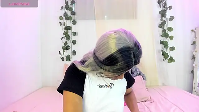 catalina and roger online show from October 11, 2025, 8:29 pm