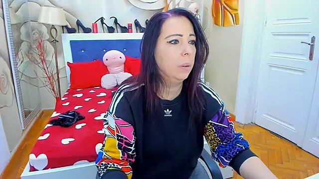 LauraSin online show from February 8, 2025, 4:25 am