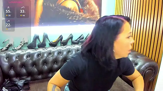 Snapshot of LauraSin chatting on July 6, 2026, 5:59 pm LauraSin online show from July 6, 2026, 5:59 pm