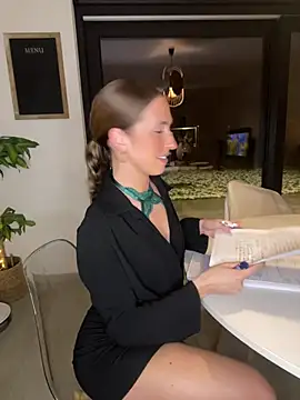 lola tentatiion online show from January 9, 2025, 8:33 pm