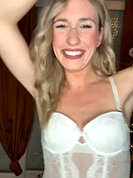 lola tentatiion online show from November 19, 2025, 8:09 pm