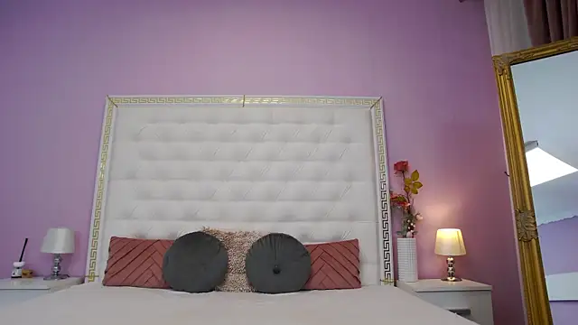 Lenna Paul online show from December 23, 2025, 4:10 am