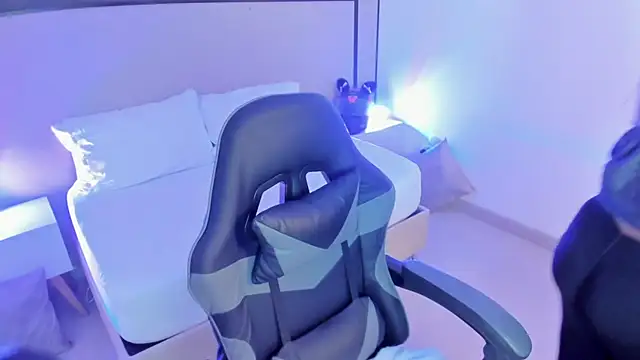 emma collson online show from September 26, 2025, 2:37 am