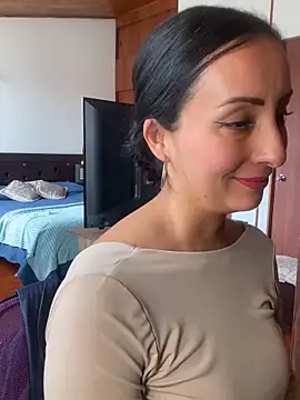 yaralyminjo2 online show from March 13, 2025, 5:39 pm