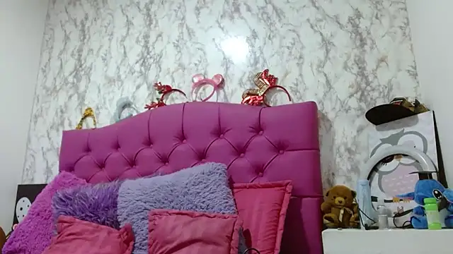 AlexaFontana online show from April 21, 2026, 1:53 am